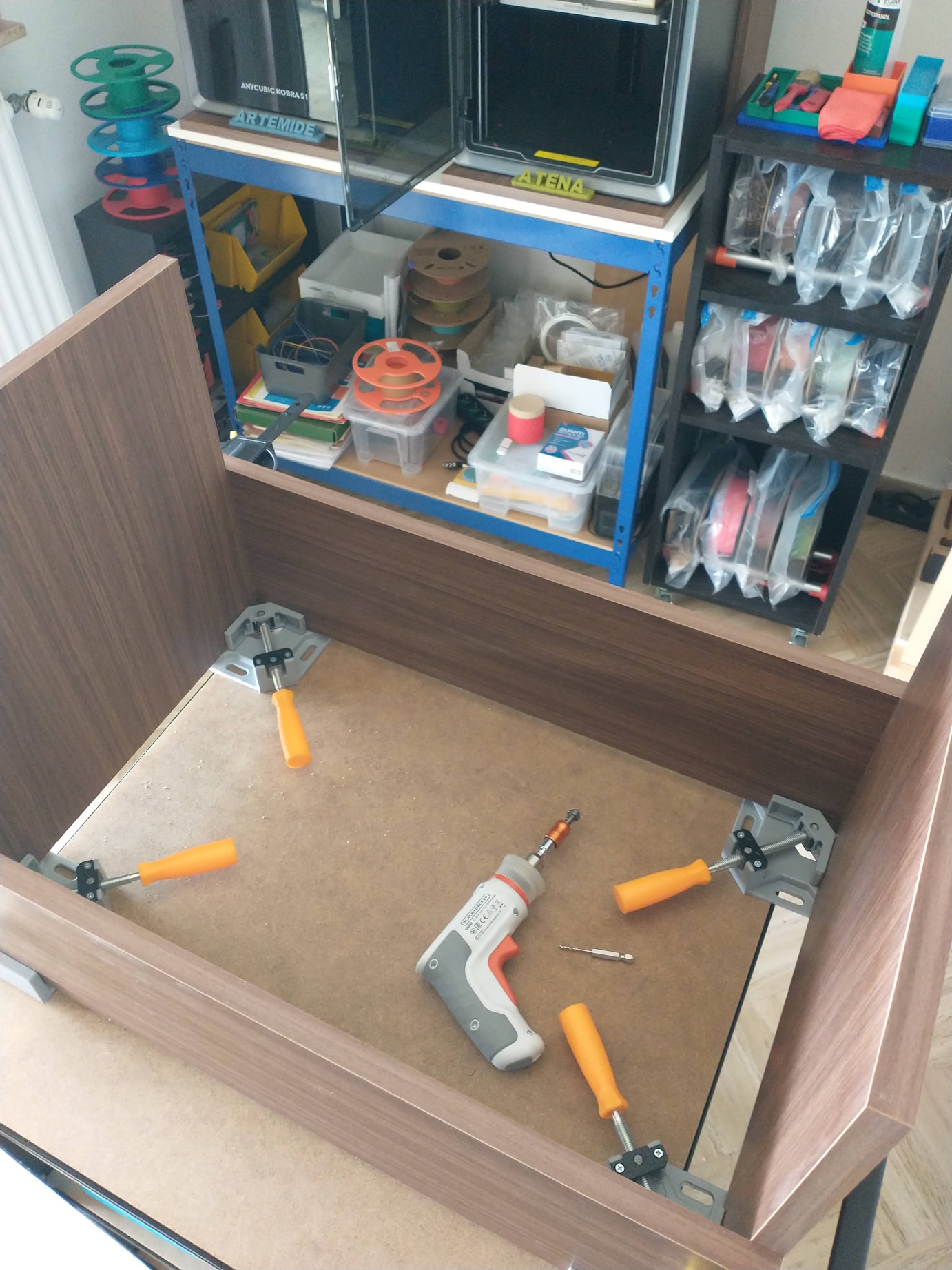 Mobiletto in costruzione